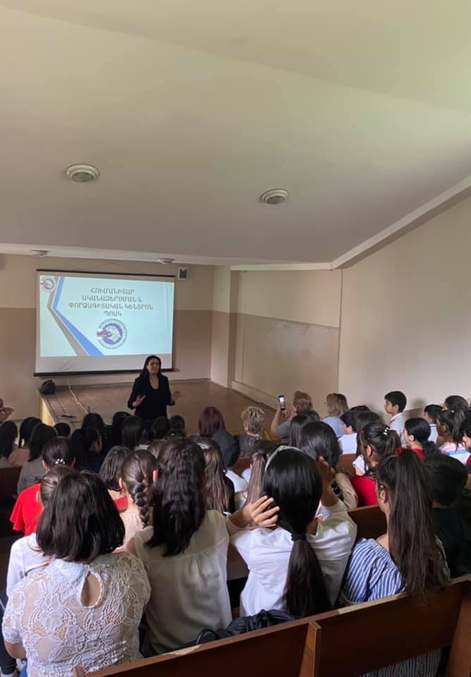 «Հումանիտար ականազերծման և փորձագիտական կենտրոն»-ի աշխատակիցները շարունակում են պայթուցիկ զինամթերքի վտանգի իրազեկման դասընթացները