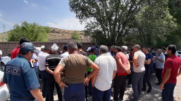 Ախուրյան, Գետք, Բենիամին, Ազատան ու ևս վեց գյուղերի հողագործներն առավոտից փակել են Երևան-Գյումրի մայրուղին