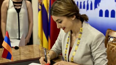 Էջմիածինն ու Ալմելոն դարձան քույր քաղաքներ