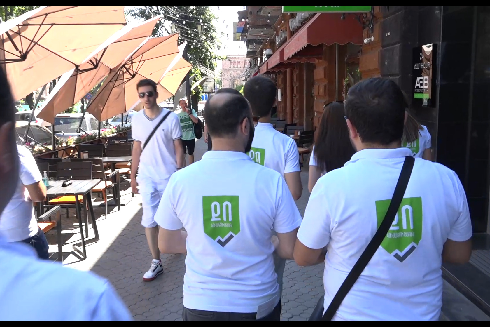 «Քաղաքացու որոշում» կուսակցության անդամները մայրաքաղաքում ծաղիկներ և բուկլետներ են բաժանել