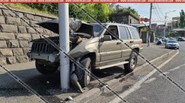Իսակովի պողոտայում կարիճը խայթել է Grand Cherokee-ի վարորդի ոտքը, ինչն էլ դարձել է վթարի պատճառ