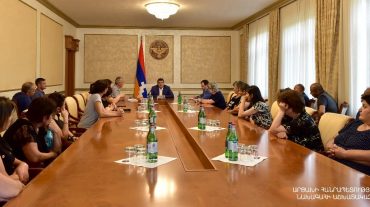 ԱՀ նախագահն ընդունել է 44-օրյա պատերազմի ժամանակ անհետ կորած զինծառայողների մի խումբ հարազատների