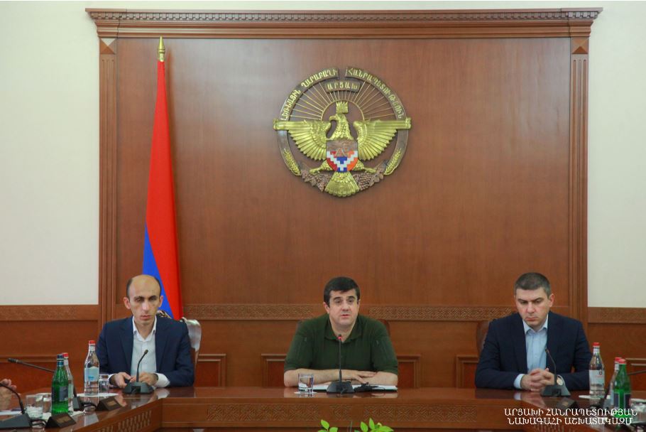 Արցախի նախագահը ներկայացրել է նորանշանակ պետնախարար Արտակ Բեգլարյանին