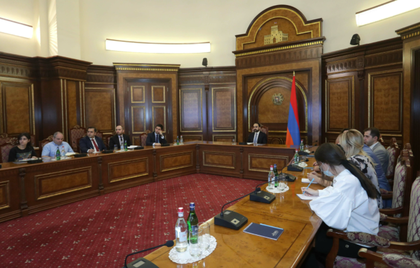 Պետական ծառայությունների թվայնացման հարցով քննարկում՝ Տիգրան Ավինյանի գլխավորությամբ