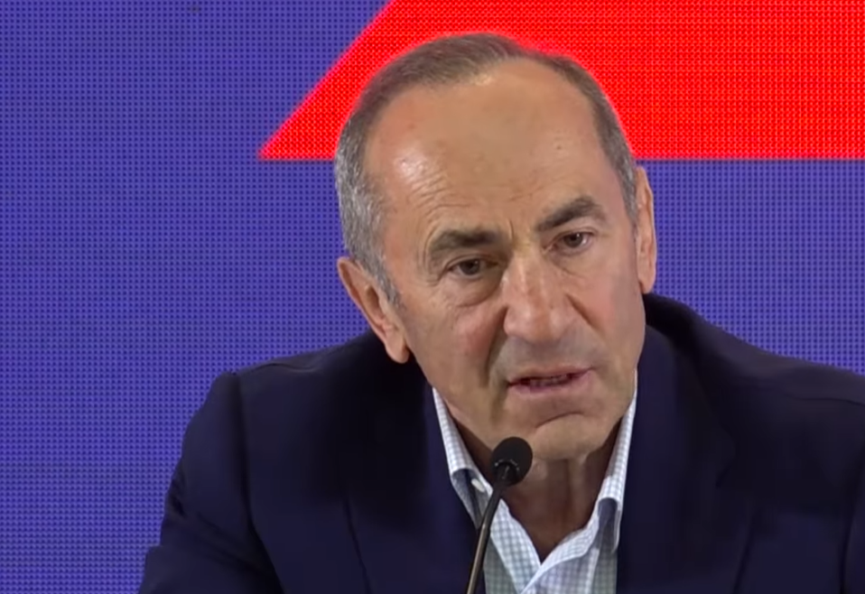 Ռոբերտ Քոչարյանն անդրադարձել է Արցախն իր օրոք բանակցություններից դուրս թողնելու մասին լուրերին
