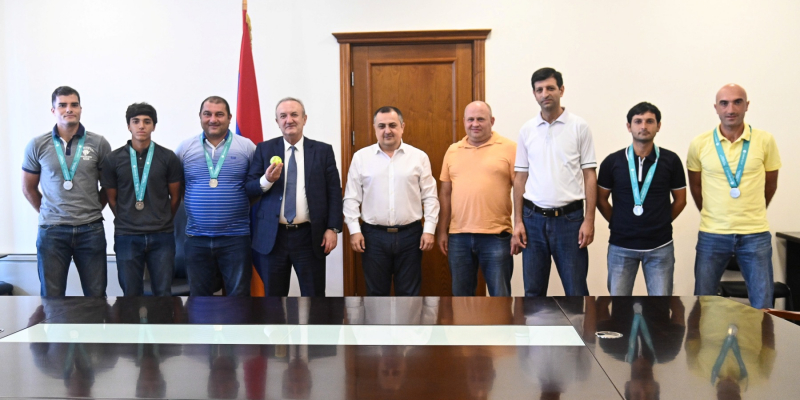 «Ձեր հաջողությունները մեծ հաղթանակների հիմք են». Վ. Դումանյանն ընդունել է Հայաստանի թենիսի տղամարդկանց հավաքականին