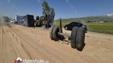 Արագածոտնի մարզում 25 տոննա ցորենով բարձված «Կամազը» կողաշրջվել է