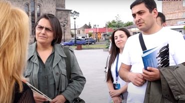 «5165 ազգային պահպանողական շարժում» կուսակցության անդամները մայրաքաղաքում բուկլետներ ու դրոշներ են բաժանել