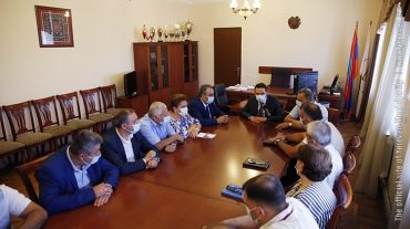 «Ես կանգնած եմ ձեր յուրաքանչյուր գործի մեջքին, եթե այդ գործը ի շահ Երևանի է». քաղաքապետը ներկայացրել է Աջափնյակի նոր ղեկավարին