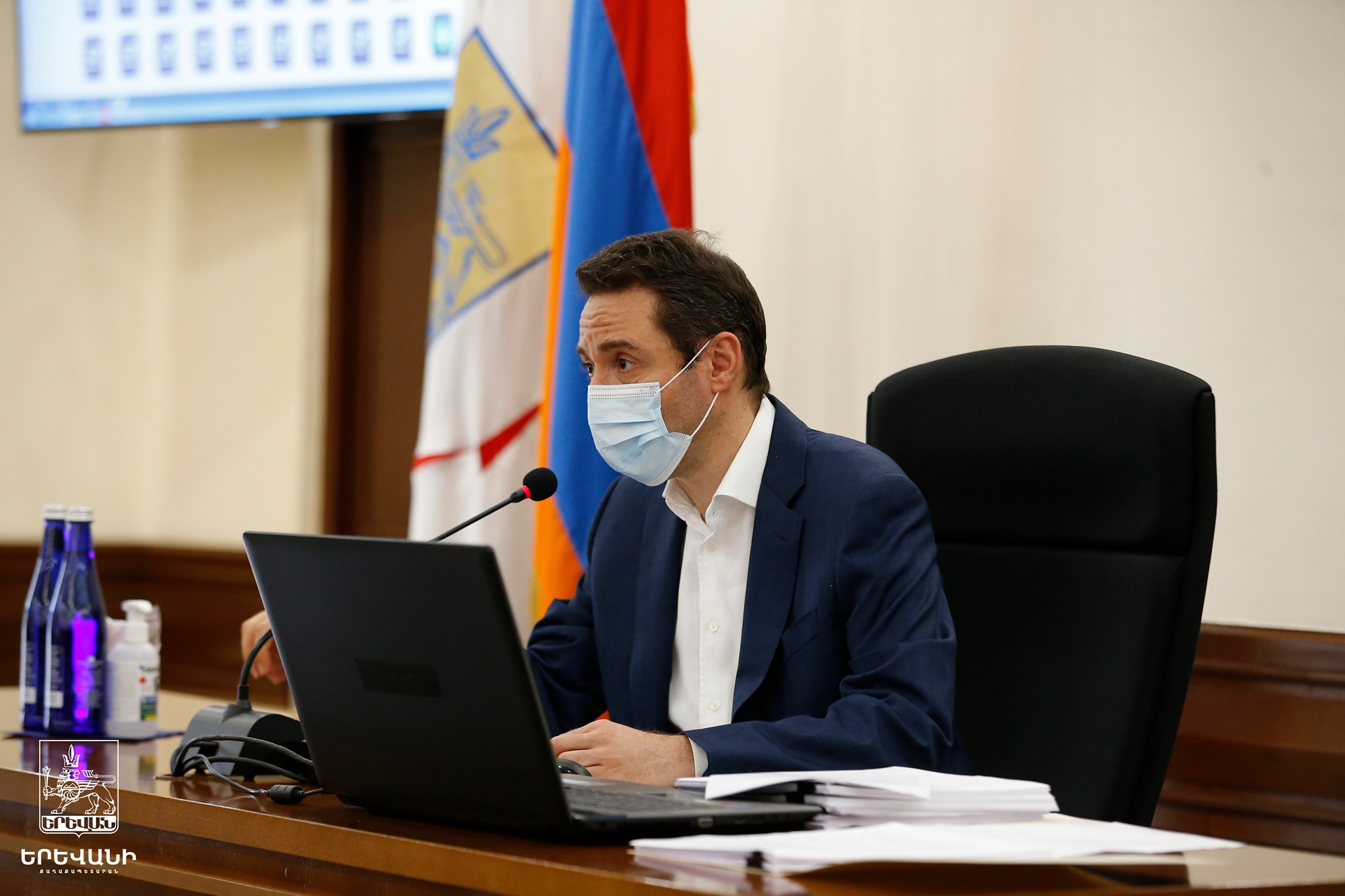 Համայնքային հողամասում կառուցված ինքնակամ կառույցը՝ անկախ օրինականացման ենթակա լինել կամ չլինելու հանգամանքից, այսուհետև կարող է քանդվել Երևանի քաղաքապետի որոշմամբ