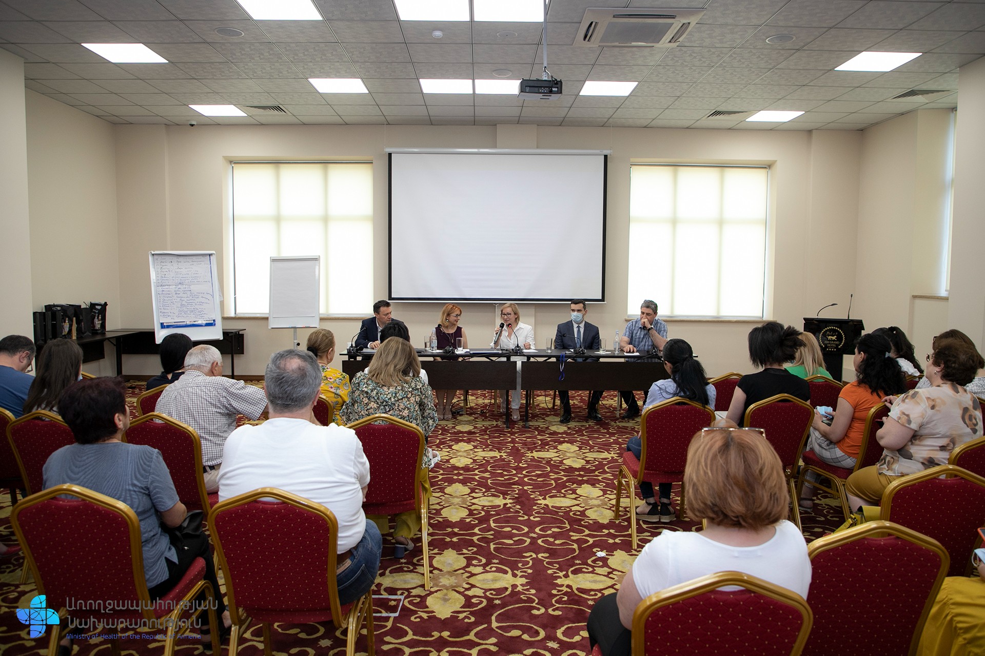 Երկշաբաթյա գիտաժողով` մանկաբարձ-գինեկոլոգների, նեոնատոլոգների և անեսթեզիոլոգների համար