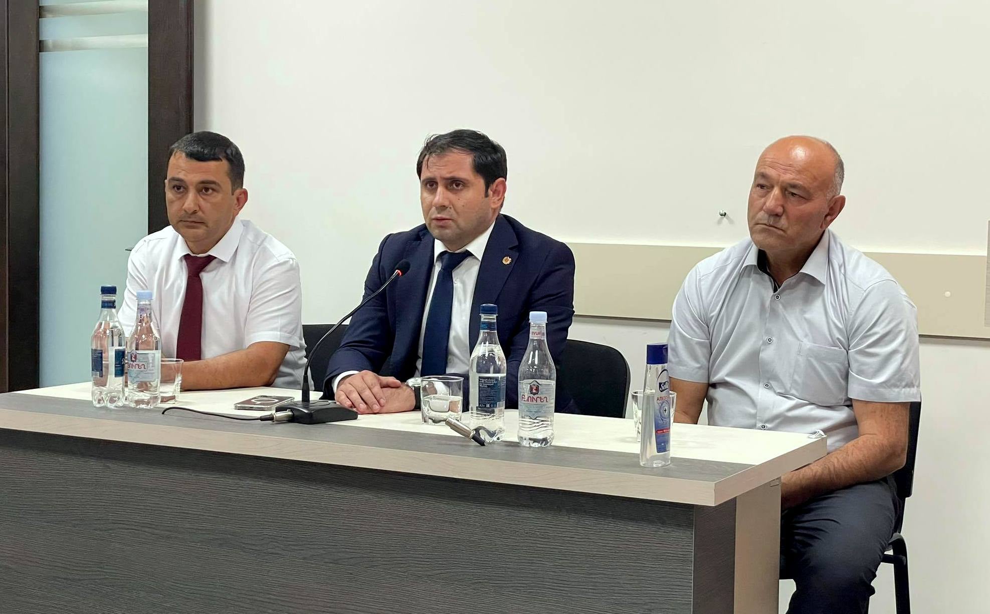 Սուրեն Պապիկյանը ներկայացրել է Մեղրի համայնքի ղեկավարի պաշտոնակատար Արարատ Թումանյանին