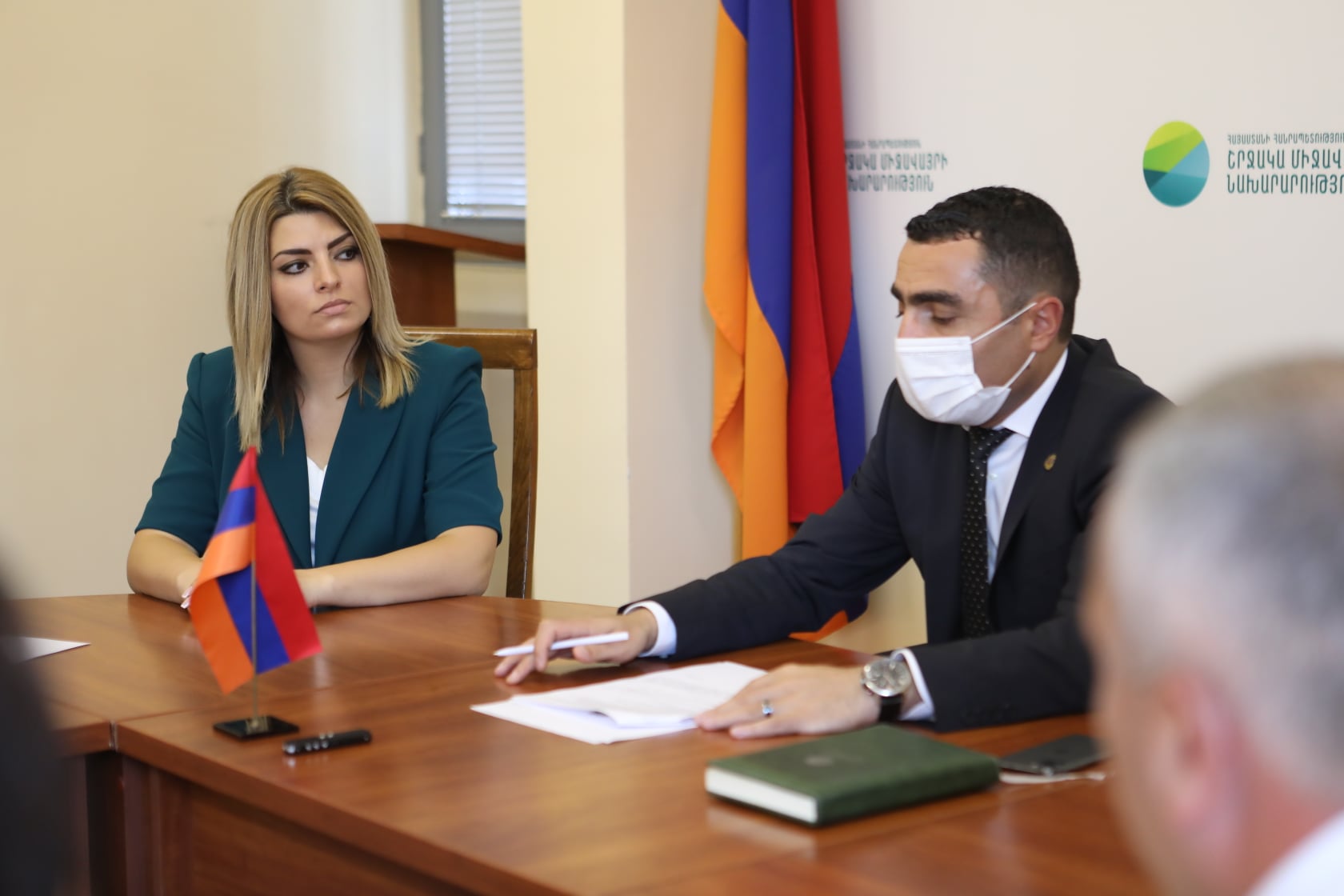 Ռոմանոս Պետրոսյանը աշխատակազմին է ներկայացրել նորանշանակ տեղակալին