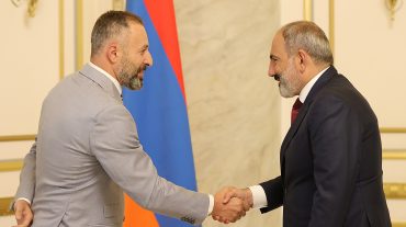 Նիկոլ Փաշինյանը հանդիպել է «Միասնական հայրենիք» կուսակցության առաջնորդ Մհեր Տերտերյանին