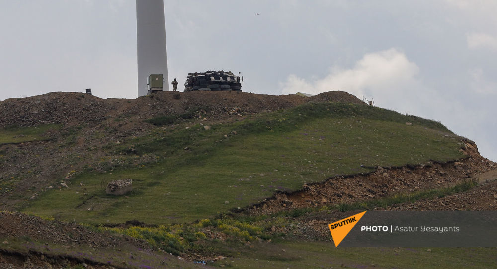 Հայ–ադրբեջանական սահմանին շարունակում են անկանոն կրակահերթեր հնչել. ՊՆ