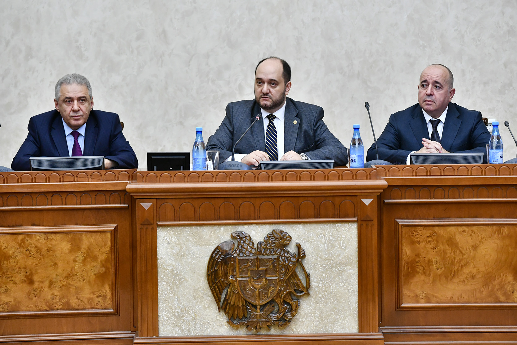 Արայիկ Հարությունյանը ՊՆ աշխատակազմին է ներկայացրել նախարարի նորանշանակ առաջին տեղակալ Արշակ Կարապետյանին
