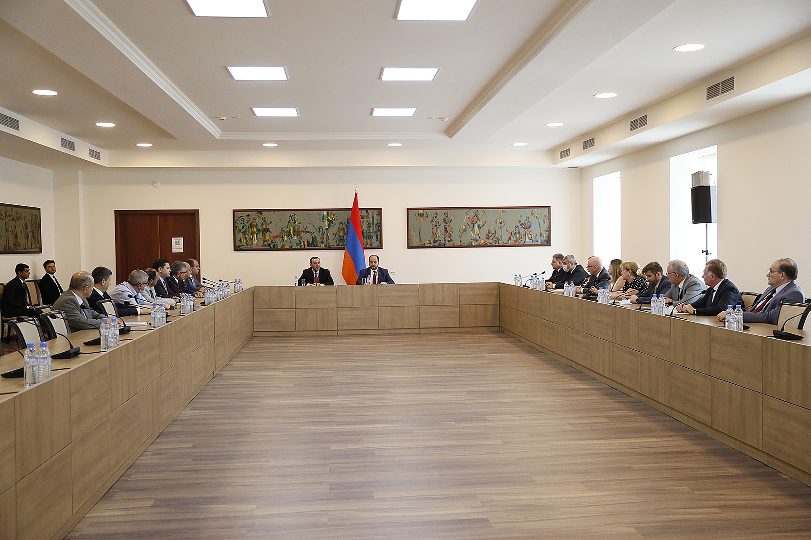 Արայիկ Հարությունյանն ԱԳՆ աշխատակազմին է ներկայացրել նախարարի առաջին տեղակալ Արմեն Գրիգորյանին