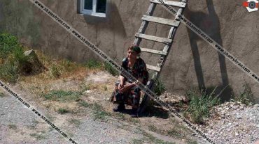 Դանակով զինված տղամարդը հարձակվել է 90-ամյա կնոջ վրա, պոկել ականջօղերն ու կախազարդը և փախել