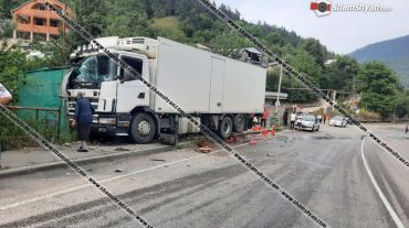 Տավուշի մարզում Scania-ն մխրճվել է կրպակի մեջ. կա վիրավոր