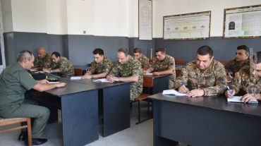 Անցկացվել են կապի դասակների հրամանատարների և կապի հանգույցների պետերի մասնագիտական հավաքներ