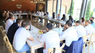 ՀՀ էկոնոմիկայի նախարարի պաշտոնակատարը հանդիպել է գինեգործներին եւ կոնյակագործներին