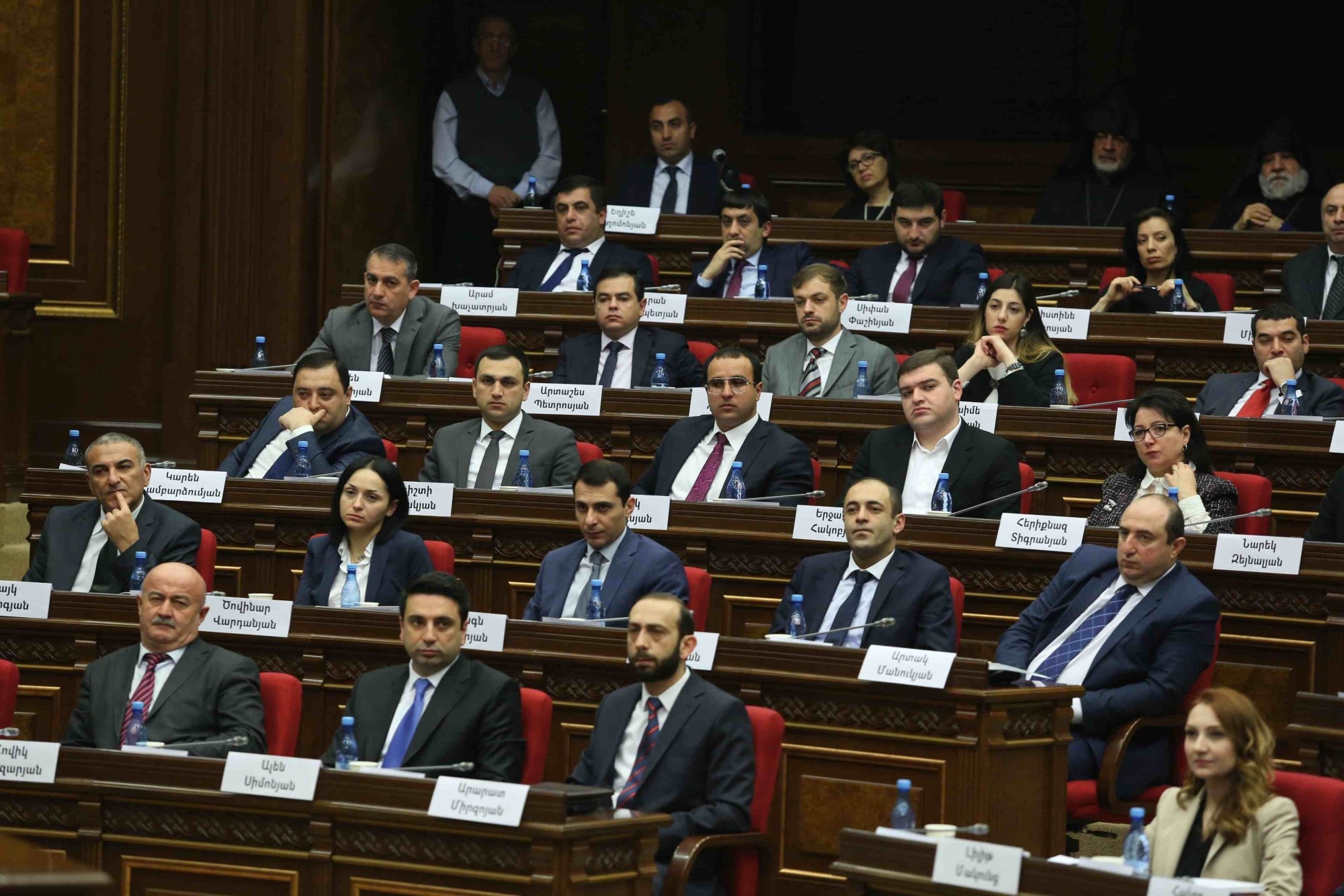 50 հազար դրամի փոխարեն 250 հազար դրամ. առաջարկվում է ավելացնել պատգամավորական ծախսերի գումարը