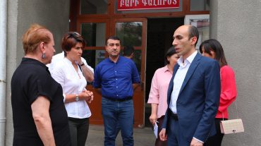Արցախի Պետնախարարն այցելել է ֆիզիկամաթեմատիկական հատուկ դպրոցի Ստեփանակերտի մասնաճյուղ