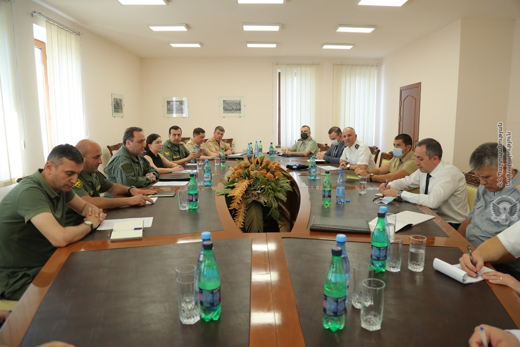 ՀՀ ՊՆ-ում օտարերկրյա դեսպանությունների հավատարմագրված ռազմական կցորդներին ներկայացվել է հայ-ադրբեջանական սահմանին ստեղծված իրավիճակը