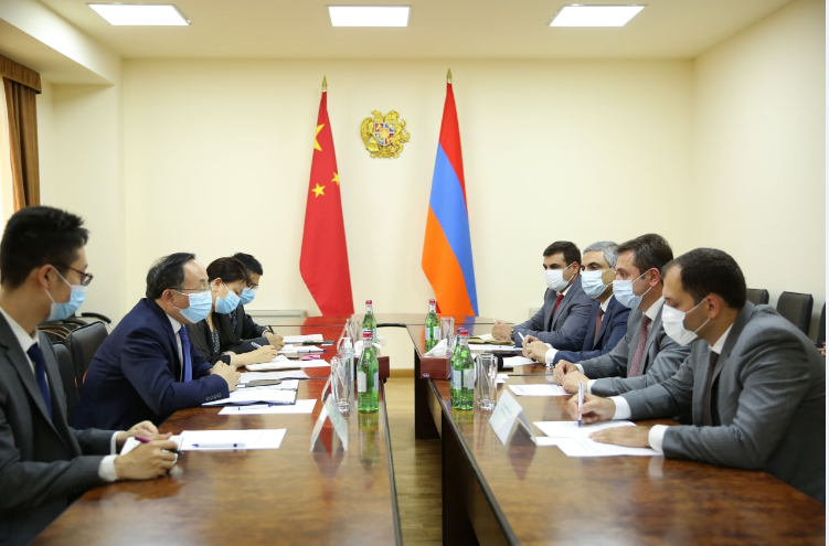 Հայկ Չոբանյանը և ՉԺՀ դեսպանը քննարկել են բարձր տեխնոլոգիական և տնտեսական գոտիների ստեղծման և մի շարք այլ ոլորտային հարցեր