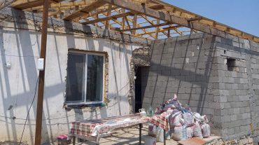 Մարտունի քաղաքում և Մարտունու շրջանի բնակավայրերում շարունակվում են հրետակոծությունից վնասված բնակելի տների վերականգնման աշխատանքները