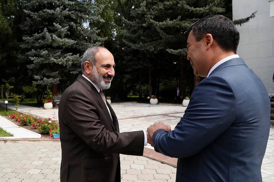 Նիկոլ Փաշինյանը հանդիպում է ունեցել Ղրղզստանի նախագահի հետ