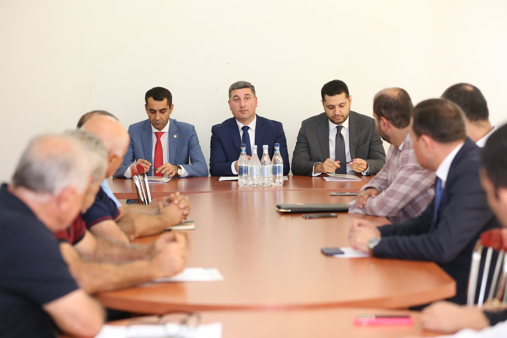 Նախարար Գնել Սանոսյանը Արմավիրի մարզպետարանում խորհրդակցություն է անցկացրել ոռոգման գործընթացի վերաբերյալ
