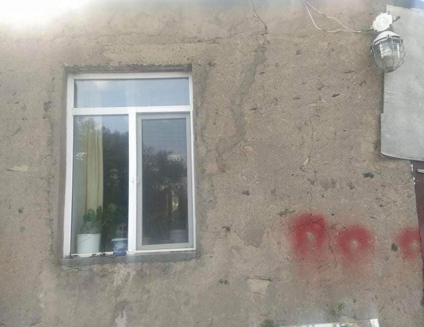 Ադրբեջանական երեկվա կրակոցները Կութ գյուղի տներից մեկի պատը վնասել են բակում կանգնած երեխայի անմիջապես հարևանությամբ. ՀՀ ՄԻՊ
