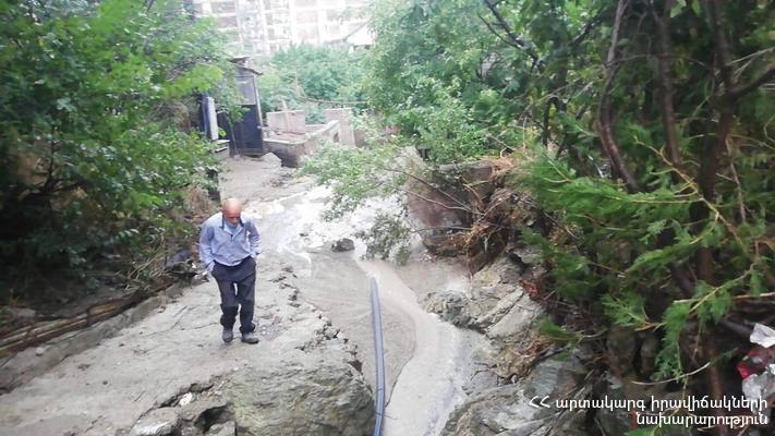 Փրկարարները Հարթագյուղի 4 տներից հեռացրել են սելավաջրերը