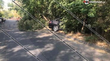 Nissan-ը Հրազդանի կիրճում դուրս է եկել հանդիպակաց գոտի և բախվել ծառին. կա վիրավոր