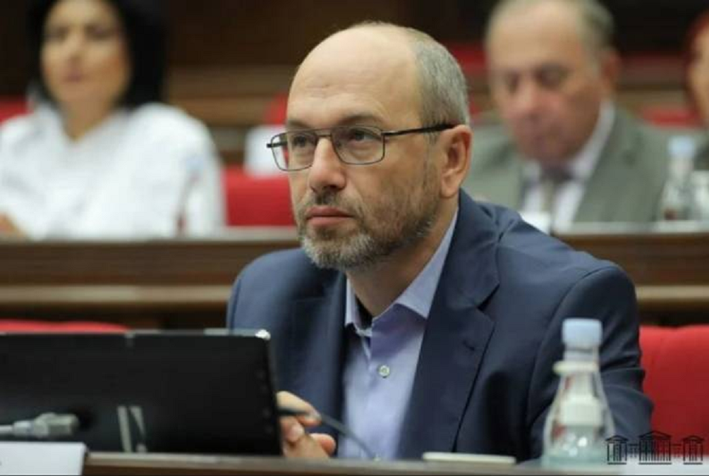 ԱԺ-ում տեղի ունեցած միջադեպի հետևանքով վնասվել է Գեղամ Նազարյանի աչքը. նա տեղափոխվել է հիվանդանոց