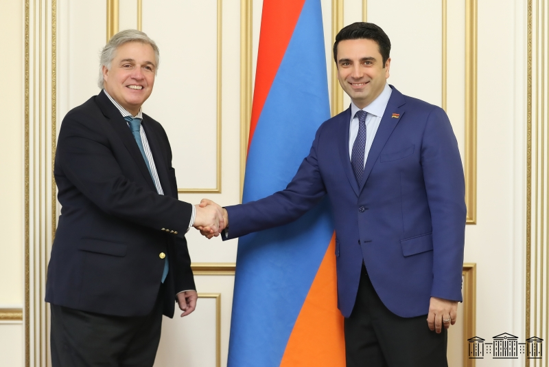 Ալեն Սիմոնյանն ընդունել է Ուրուգվայի ԱԳ նախարարին