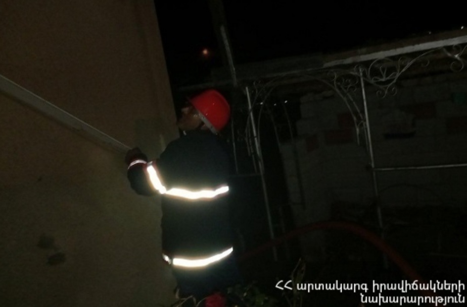 Արևաշող գյուղում այրվում է տուն
