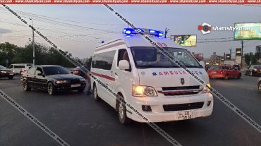 Հալաբյան փողոցում բախվել են «BMW»-ն ու շտապօգնության մեքենան