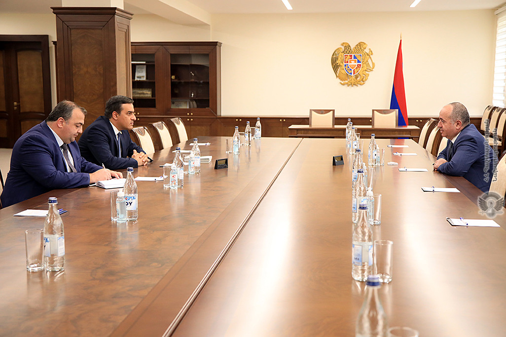 Պաշտպանության նախարարն ընդունել է Մարդու իրավունքների պաշտպանին