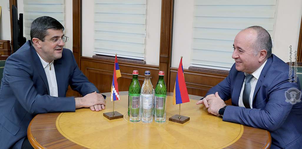 ՀՀ պաշտպանության նախարար Արշակ Կարապետյանը հանդիպել է Արցախի նախագահ Արայիկ Հարությունյանին