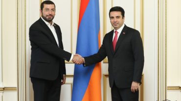 Ալեն Սիմոնյանը հանդիպել է եզդիական համայնքի ներկայացուցիչ Ռուստամ Բաքոյանի հետ