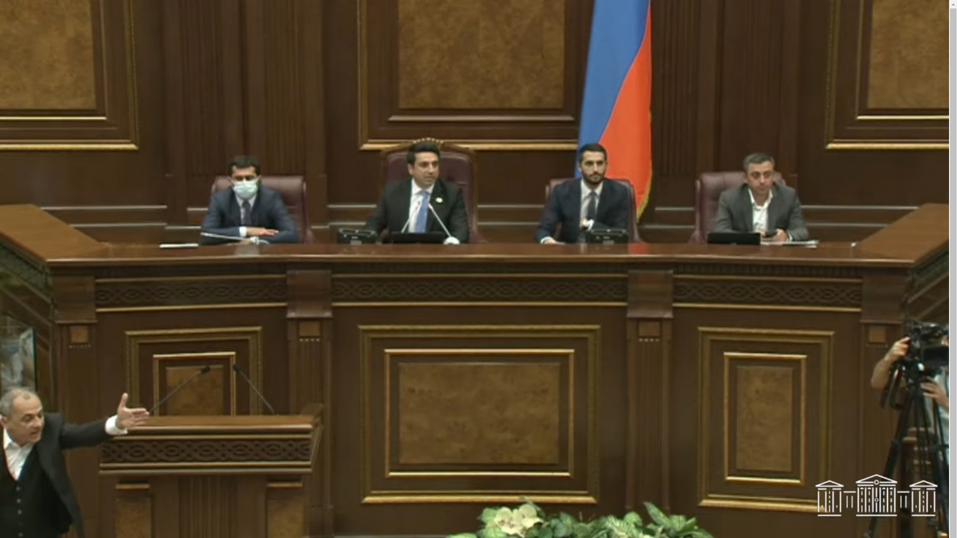 Վահե Հակոբյանի ելույթի ժամանակ ԱԺ-ում մթնոլորտը կրկին լարվեց