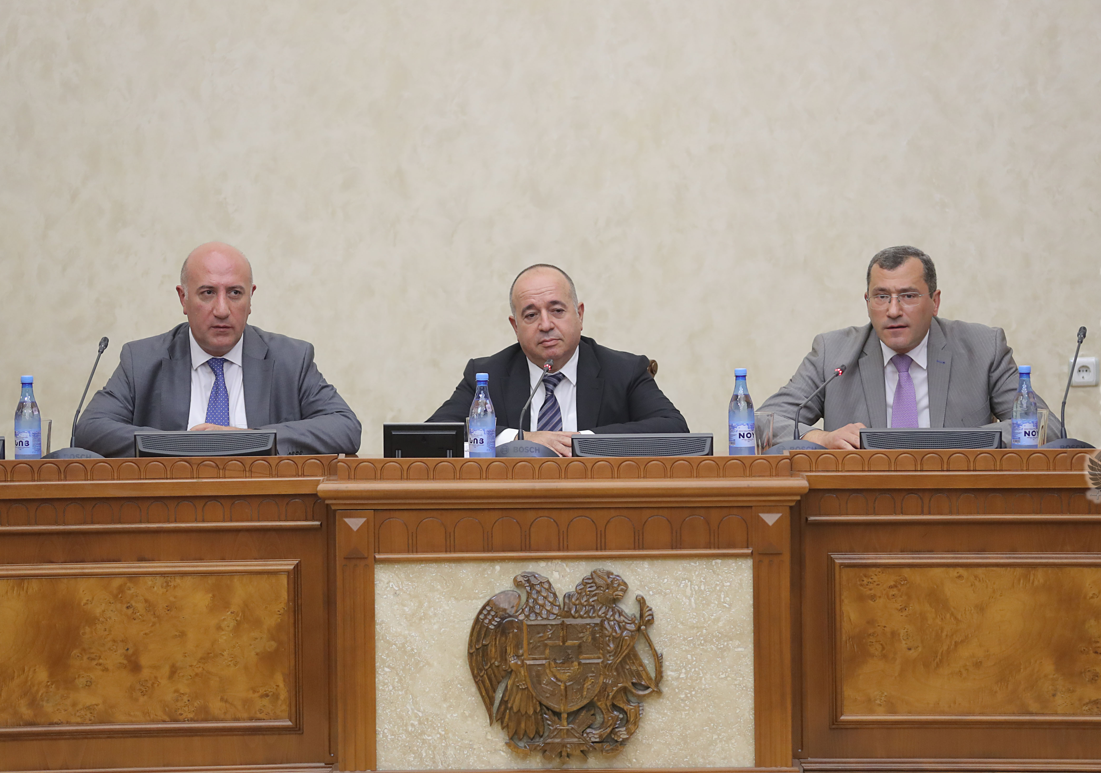 Արշակ Կարապետյանը ներկայացրել է պաշտպանության նախարարի նորանշանակ տեղակալ Կարեն Բրուտյանին