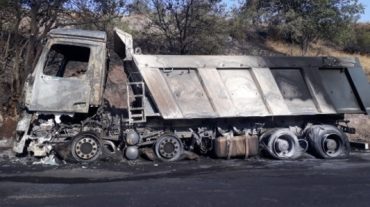 Կապան-Գորիս ավտոճանապարհին այրվել է բեռնատար և մոտ 10 հա խոտածածկույթ