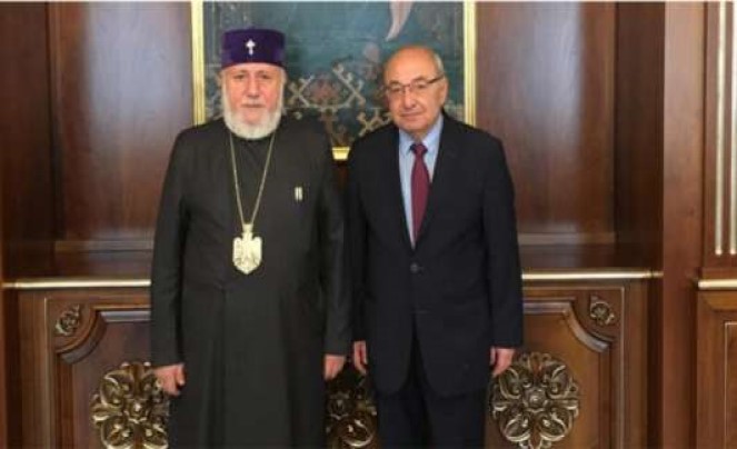 Վստահ եմ՝ ջանք չեք խնայի, որպեսզի մեր ժողովուրդը հաղթահարի այս ճգնաժամը․ Վազգեն Մանուկյանը՝ Գարեգին Բ-ին