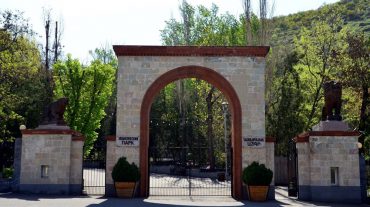 Երևանի կենդանաբանական այգու տնօրենի պաշտոնակատար Վլադիմիր Սիմոնյանն ազատվել է աշխատանքից