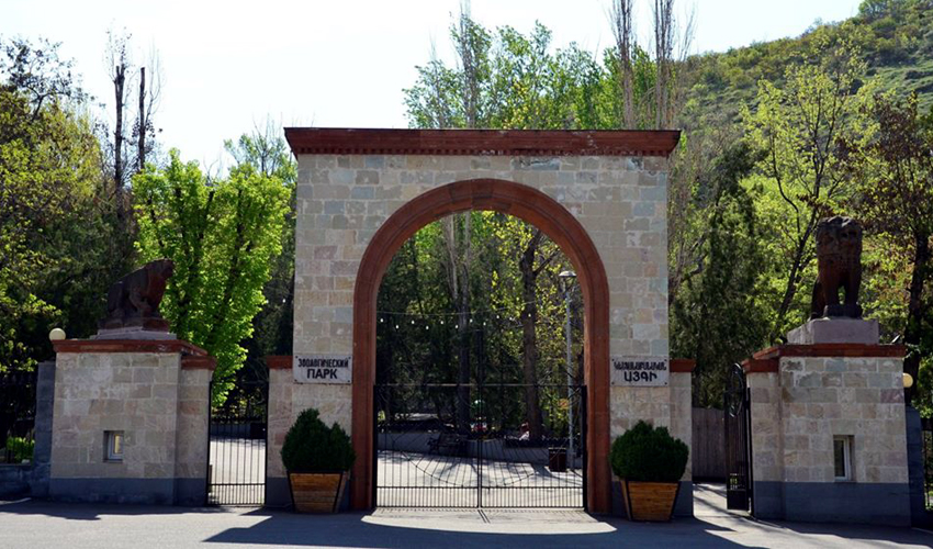 Երևանի կենդանաբանական այգու տնօրենի պաշտոնակատար Վլադիմիր Սիմոնյանն ազատվել է աշխատանքից