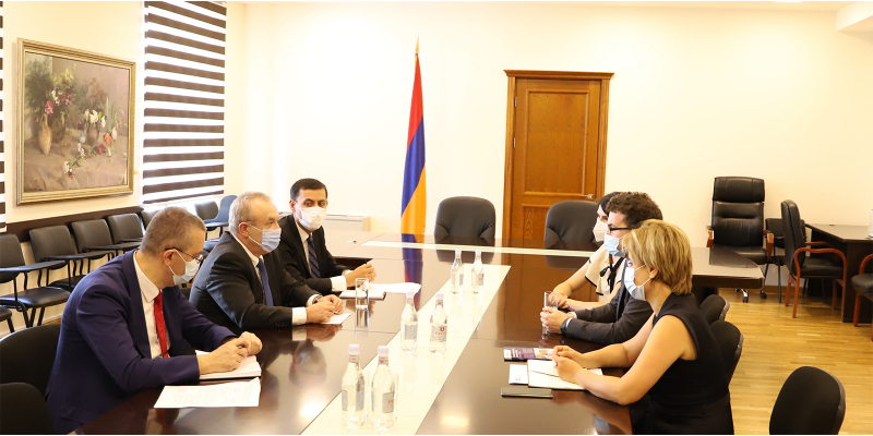 ԿԳՄՍ նախարար Վահրամ Դումանյանն ընդունել է ՀՀ-ում Մեծ Բրիտանիայի դեսպանին