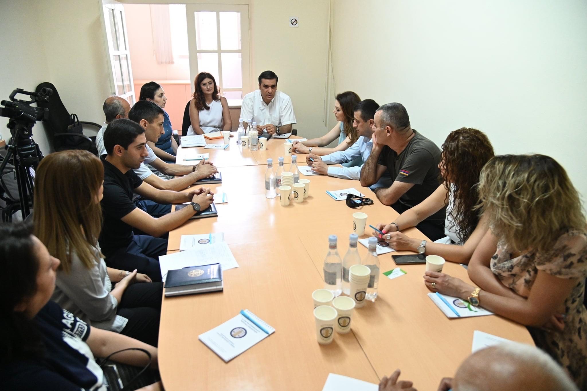 ՄԻՊ-ը և ՄԱԿ-ի Բնակչության հիմնադրամի հայաստանյան գրասենյակի տնօրենը հանդիպել են Կապանի և Գորիսի ՀԿ-ների հետ